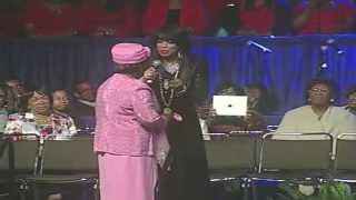 Vicki Winans pays tribute to her mother and Mother Willie Mae Rivers [upl. by Skippie]