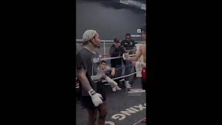 GERVONTA DAVIS HELPING OUT YOUNG FIGHTERS IN THE GYM [upl. by Yeliak]