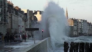 Grande marée SaintMalo Tempête Bretagne Springflut Tide Marea [upl. by Thomas551]