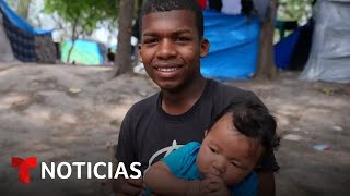 Migrantes varados en México envían un mensaje a Trump y Biden  Noticias Telemundo [upl. by Letnuhs]