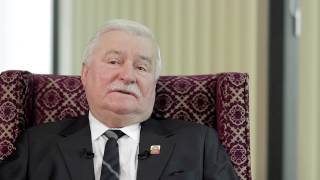 Lech Wałęsa quotPowiedziałem Papieżowi że zwyciężymyquot [upl. by Ainahtan]