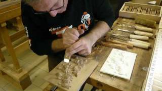 Cursus Houtsnijden  ornamentsnijden  Woodcarving Classes 20112012 [upl. by Schreibman]