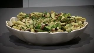 Pastasalade met Kip gegrilde groenten en pesto  recept [upl. by Slrahc]