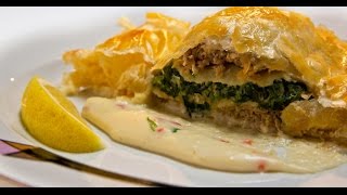 Кулебяка с мясным фаршем и шпинатом  Мясо От филе до фарша [upl. by Yajnas]