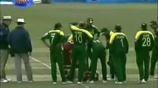 Shoaib Akhtar Bouncer to Brian Lara [upl. by Oicaroh793]