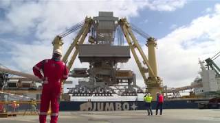 Jumbo Kinetic lifts and ships 1500t reclaimer from Fremantle to Port Kembla Coal Terminal [upl. by Ayahsey]