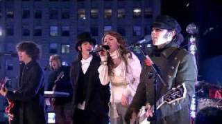 Jonas Brothers amp Miley Cyrus  We Got The Party Live Dick Clarks New Years Eve 2008 [upl. by Aihsenyt974]