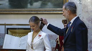 La Princesa Leonor recibe las medallas del Congreso y Senado [upl. by Esimaj]