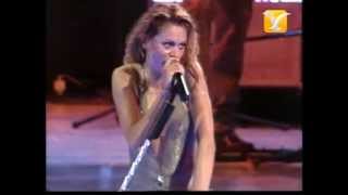 Paulina Rubio Y Yo Sigo Aquí Festival de Viña 2002 [upl. by Dorsey]