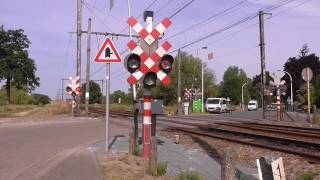 Spoorwegovergang Zwijndrecht Passage a Niveau Railroad Level Crossing Bahnübergang [upl. by Enasus]