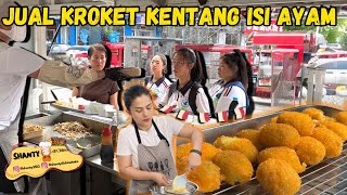 JUAL KROKET KENTANG ISI AYAM DI DEPAN SEKOLAH CHINA DARI MUDA SAMPAI ORANG TUA SEMUANYA SUKALUDES [upl. by Yetsirhc]