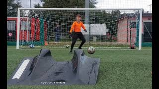 Alessandro VS Deviatore divertimento assicurato training for young goalkeepers allenamento [upl. by Maleki]