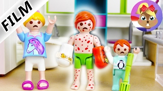 Playmobil filmpje Nederlands  JULIAN HEEFT WATERPOKKEN  EXTREME JEUK HET GIPS MOET ERAF [upl. by Cusack]