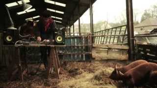 Cosmo Sheldrake  Rich Ft Anndreyah Vargas Live at the Pig Sty [upl. by Yevi]