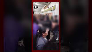 ¡En plena hora pico Se arman los golpes en área de mujeres en el Metro [upl. by Niawtna616]