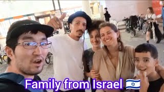 Polyglot 🗣️ surprises Israeli family 🇮🇱 by speaking Hebrew and kippah 🎩✡️ in Jewish New Year [upl. by Idnib877]