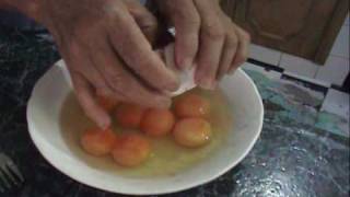 Huevos con muchas yemas [upl. by Halland]