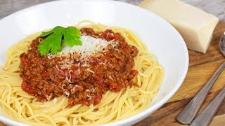 BESTES Spaghetti Bolognese Rezept  Bolognese Sauce selber machen [upl. by Evonne128]