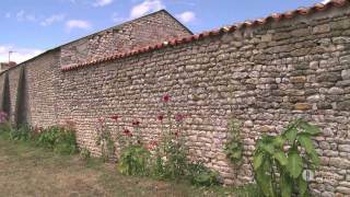 DOMAINE DE LA BASTIERE  Restaurant chambre dhôte à Rochefort [upl. by Anelrahs]