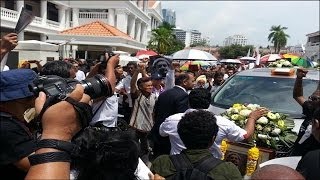 1200pm Crowds chants Karpal Singh all along the way [upl. by Rolyat]