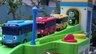 Tayo the Little Bus toys with Thomas and Friends Garage Cars toy play [upl. by Berta]