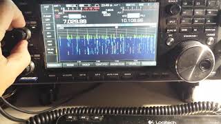 IC7610 vs IC7300 Actual Signals [upl. by Nawak744]