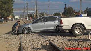 ATASCADO en la vía y se lo LLEVA el TREN  Santa María Magdalena QRO [upl. by Kraft74]