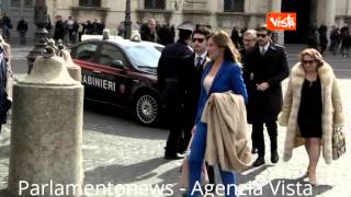 22 02 14 QUIRINALE GIURAMENTO ARRIVO BOSCHI MINISTRO RIFORME [upl. by Dougal]