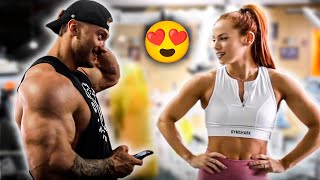 CHRIS BUMSTEAD ENTRENA CON CHICAS DE GYM Y ASI REACCIONAN  Victor Valdivia [upl. by Pitchford903]