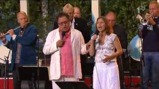 BAO Tommy Körberg amp Helen Sjöholm  Nu Mår Jag Mycket Bättre Live Allsång På Skansen 2008 [upl. by Araiet]