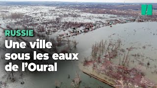 À Orsk leau continue de monter dangereusement après la rupture du barrage [upl. by Elnar20]