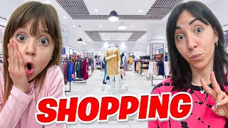 MAMMAGIULIA E FIGLIACHIARA VANNO A FARE SHOPPING PRIMA DI PARTIRE PER LE VACANZE AL MARE mgfc [upl. by Yve]