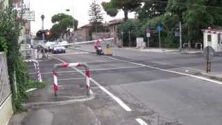 Passaggio a livello con semibarriere di via Canale Molinetto  Ravenna p 4  Level Crossing [upl. by Arvell998]