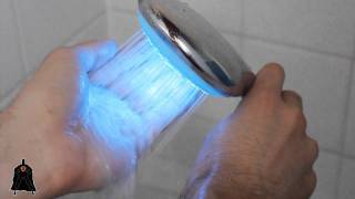 Un pommeau de douche lumineux [upl. by Cailean]