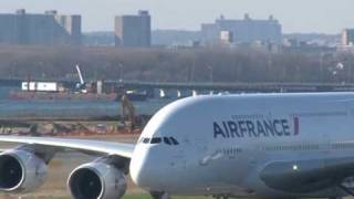 Le premier Airbus A380 dAir France a atterri à New York [upl. by Spearman738]