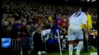 barcelona fans throw pig head at luis figo برشلونة و رأس الخنزير [upl. by Zsuedat992]