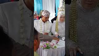 Pengantin Semangat Sekali Tanda Tangan Buku Nikah [upl. by Anicnarf]