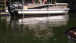 Sunstream SunLift 6000 lb Lake Wylie pontoon lift [upl. by Pliner15]