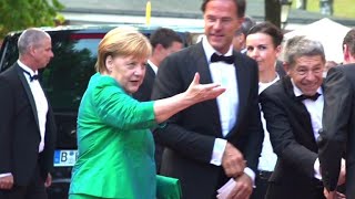 Wagner Festspiele Bayreuth Eröffnung mit Merkel und Protesten [upl. by Cloris]