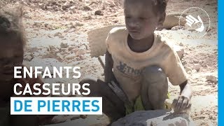 Il doit faire travailler ses enfants dans une carrière de pierre  UNICEF France [upl. by Egiarc]