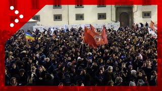 Pisa manifestazione in solidarietà dei giovani manganellati dalla polizia a corteo pro Palestina [upl. by Enialed]