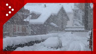 Nevicata fittissima sulle Alpi tra Valle dAosta e Piemonte ai piedi del Monte Rosa [upl. by Vallonia]