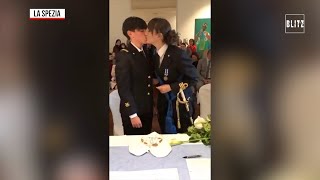 L’amore tra due ragazze della Marina Militare si uniscono civilmente [upl. by Fortna146]