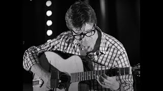 HANK MARVIN live quotGuitar Tangoquot rare Gypsy Jazz Version [upl. by Fafa]