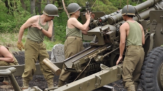 Demonstration ShootingReenacting 105mm Howitzer M2522FAB [upl. by Valdas233]