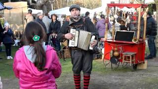 Actuación del Hombre orquesta quotCé Orquestra Pantasmaquot en Tomiño [upl. by Yee362]