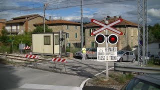 Spoorwegovergang Ponte Felcino I  Railroad crossing  Passaggio a livello [upl. by Lashoh]