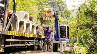 Self Loader Truck Uphill Dropping UDitch [upl. by Tanney]