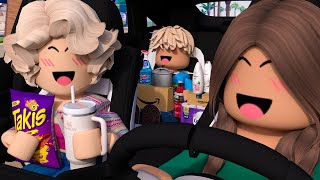 MOVING INTO OUR NEW HOUSE MANSION  Roblox Berry Avenue Roleplay [upl. by Ettennej318]