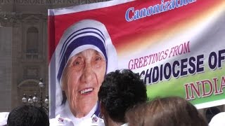 Rome 120000 fidèles pour la canonisation de Mère Teresa [upl. by Stochmal]